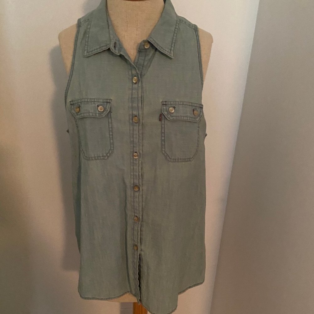 Levis light jean sleeveless high low button down